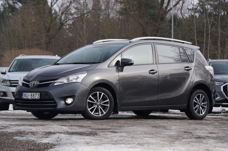 Toyota - Verso - pic1