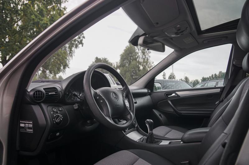 Mercedes - C220 - pic11