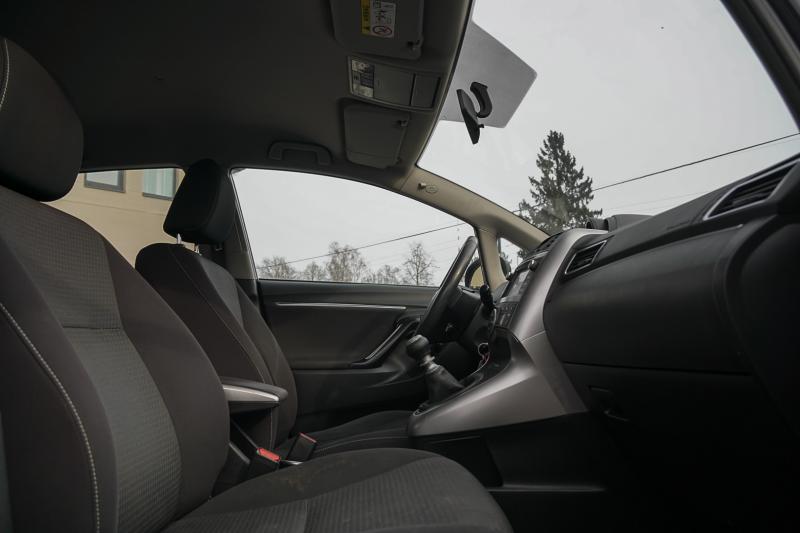 Toyota - Verso - pic5