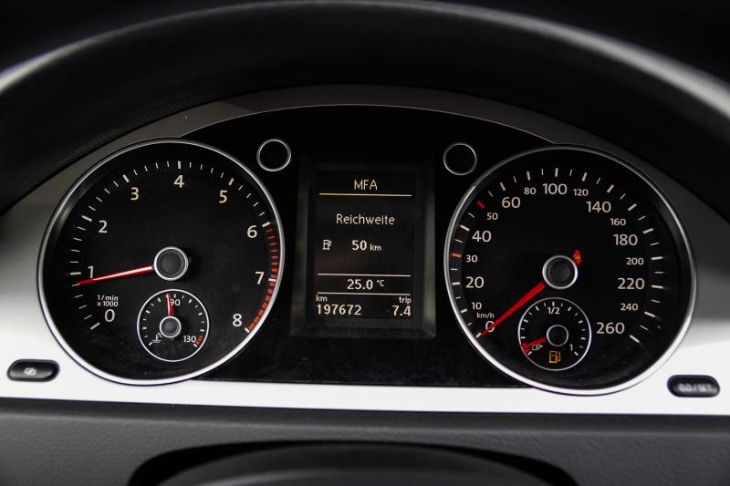 Volkswagen - Passat (B6) - pic11
