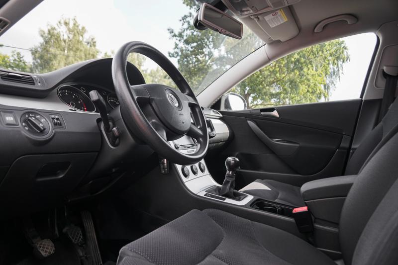 Volkswagen - Passat (B6) - pic10