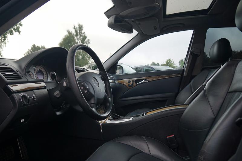 Mercedes - E55 AMG - pic11