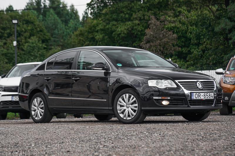 Volkswagen - Passat (B6) - pic2