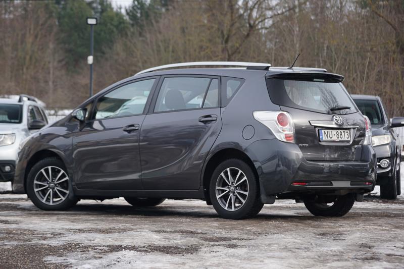 Toyota - Verso - pic3