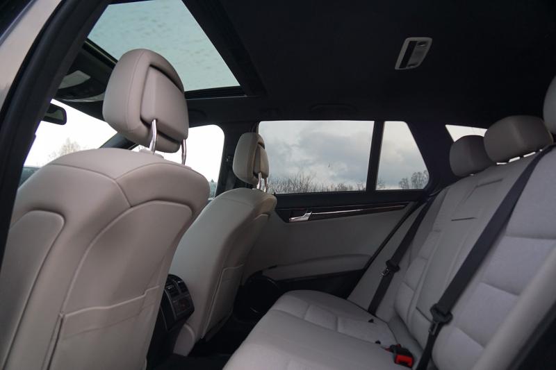 Mercedes - C350 - pic22