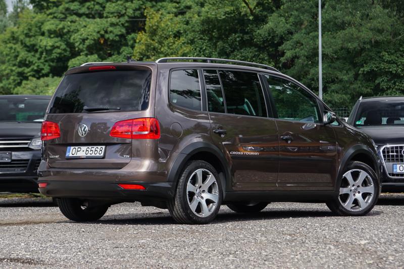 Volkswagen - Touran - pic4