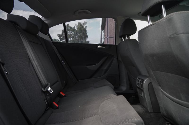 Volkswagen - Passat (B6) - pic14