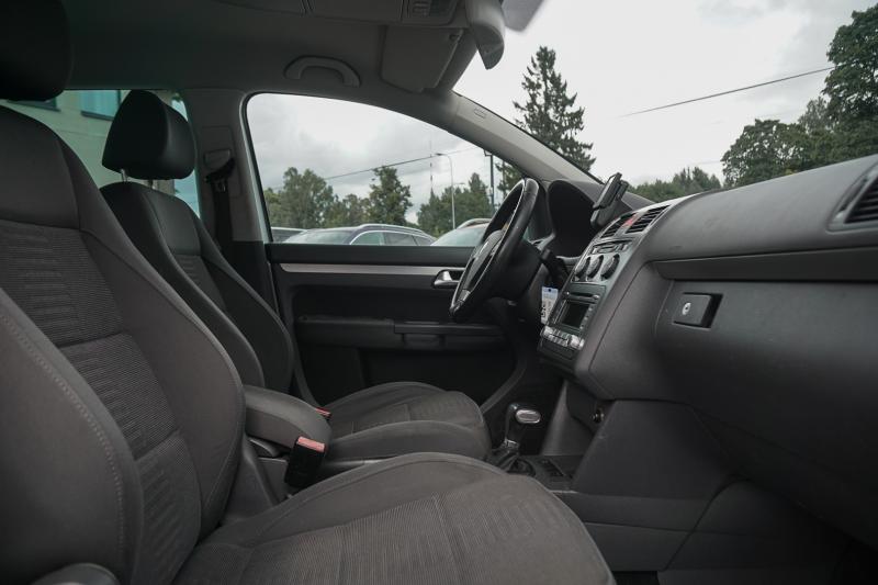 Volkswagen - Touran - pic6