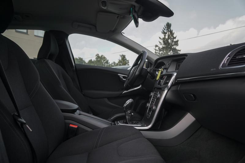 Volvo - V40 - pic4