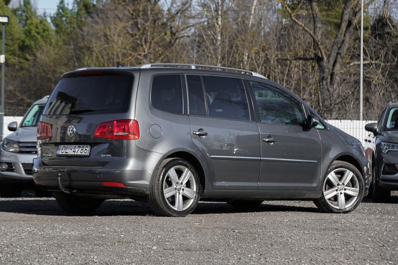 Volkswagen - Touran - pic4