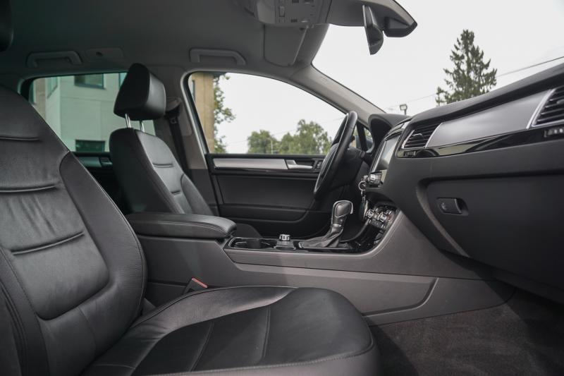 Volkswagen - Touareg - pic6