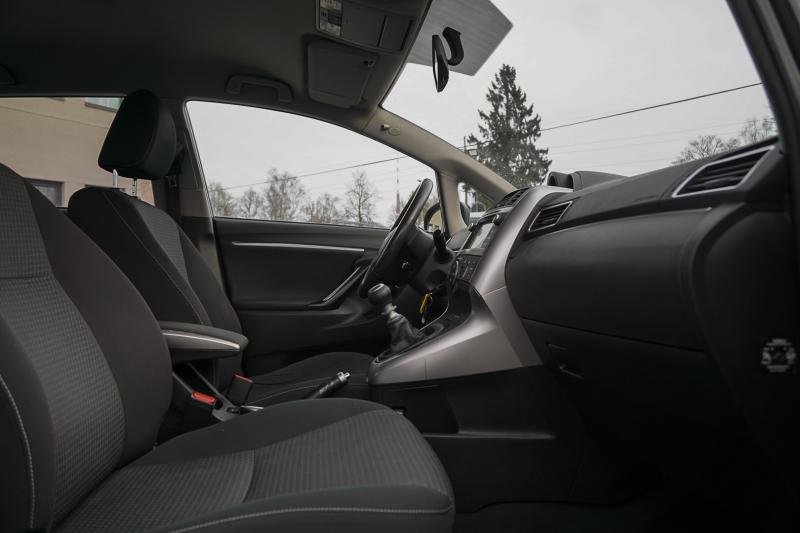 Toyota - Verso - pic5