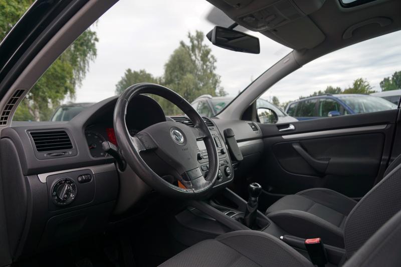 Volkswagen - Golf 5 - pic10