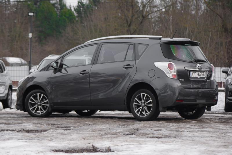 Toyota - Verso - pic3