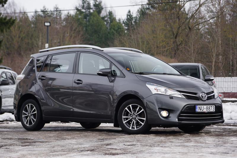 Toyota - Verso - pic2