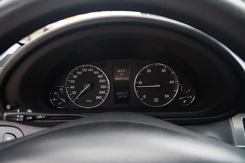 Mercedes - C220 - pic12