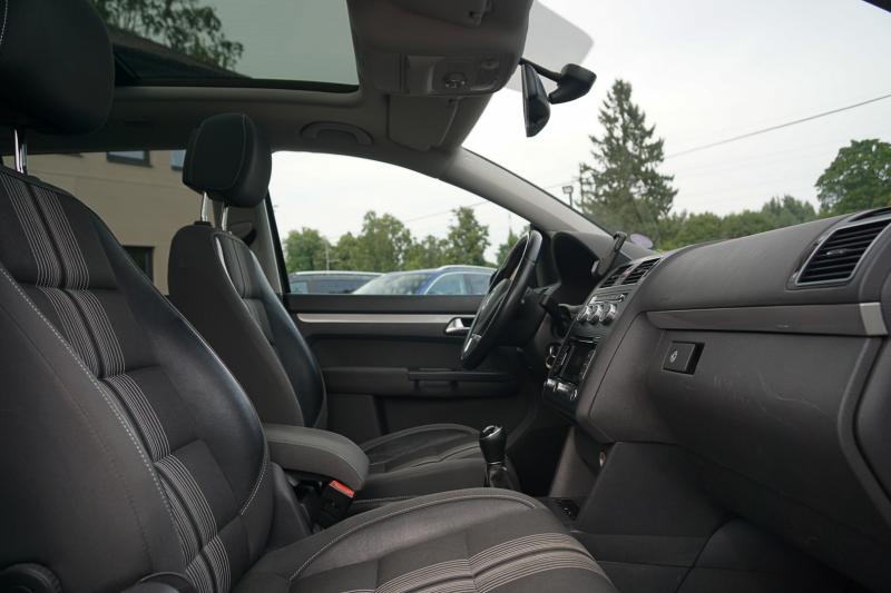 Volkswagen - Touran - pic6